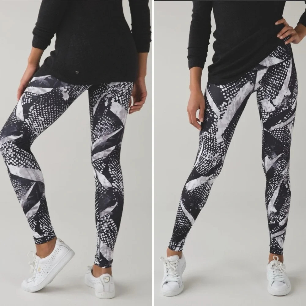 Lululemon Wunder Under Leggings Pant  III White Black Abstract Print Size 4
